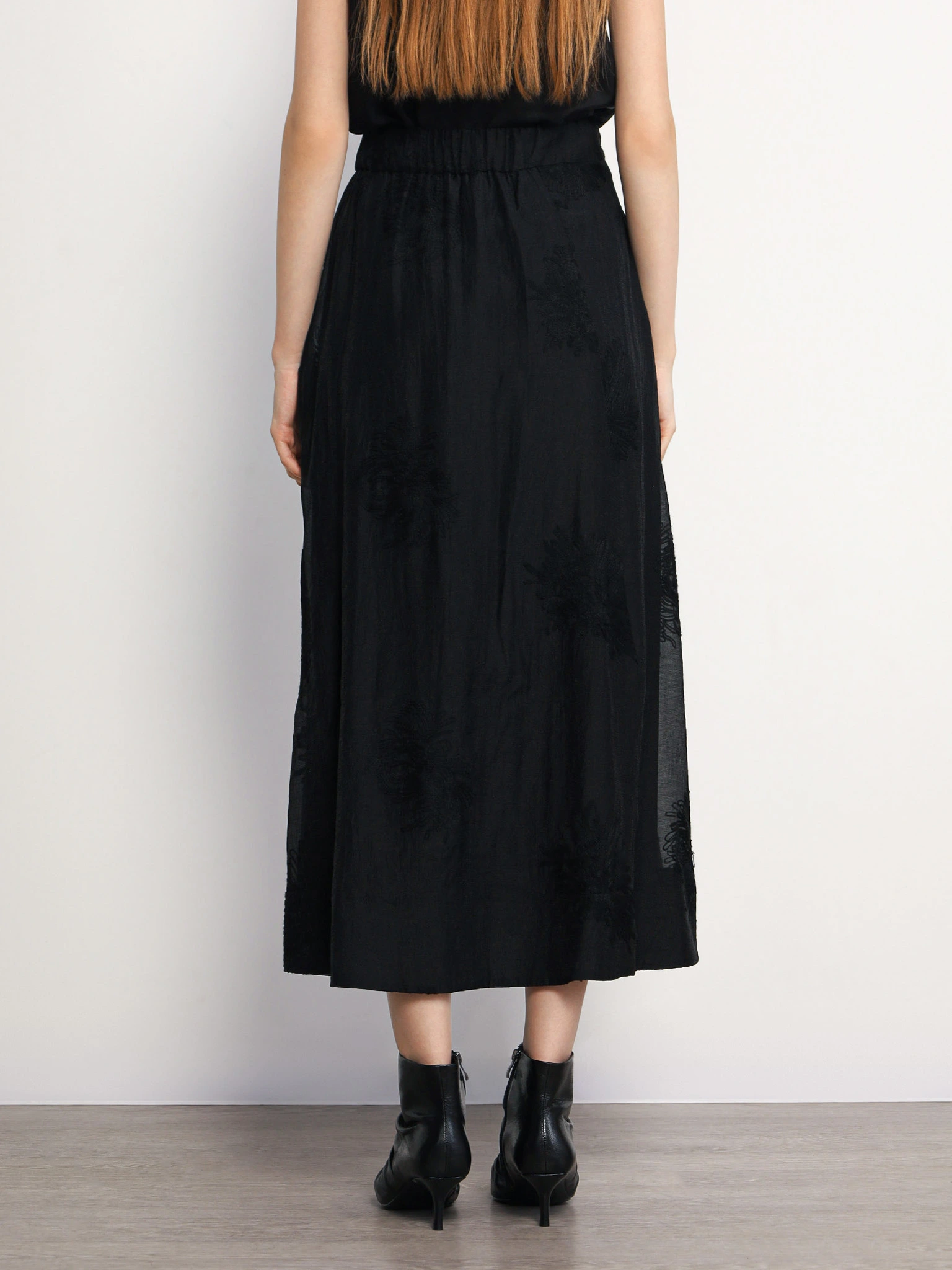 Юбка черного цвета с эластичным поясом